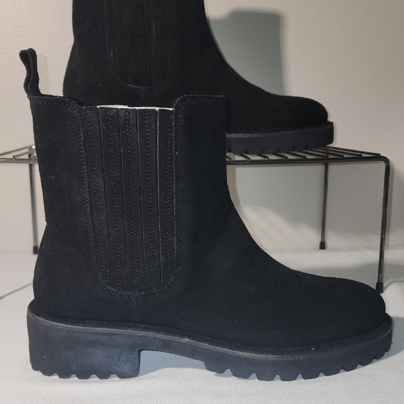 Seychelles Black Ankle Booties with Elastic Panels - Picture 2 of 6